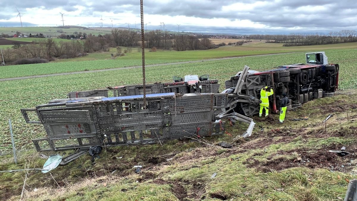 Am Freitag ist ein Autotransporter auf der Autobahn 4 zwischen Waltershausen und Sättelstädt verunglückt.