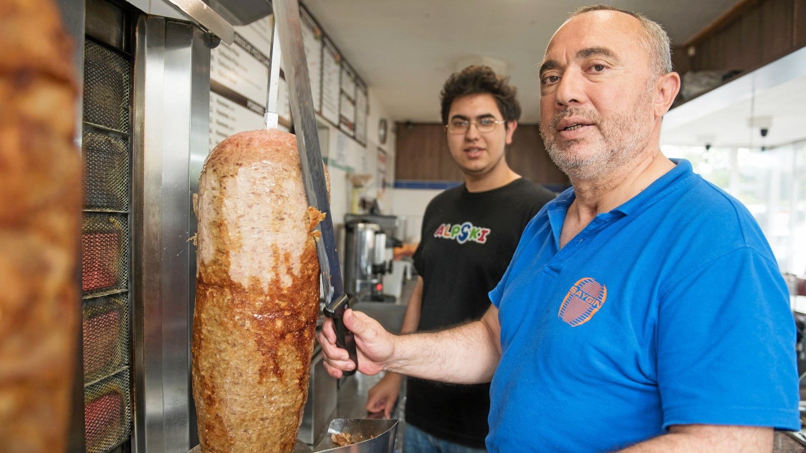 Adyol ostida yashirin kamera onanizm