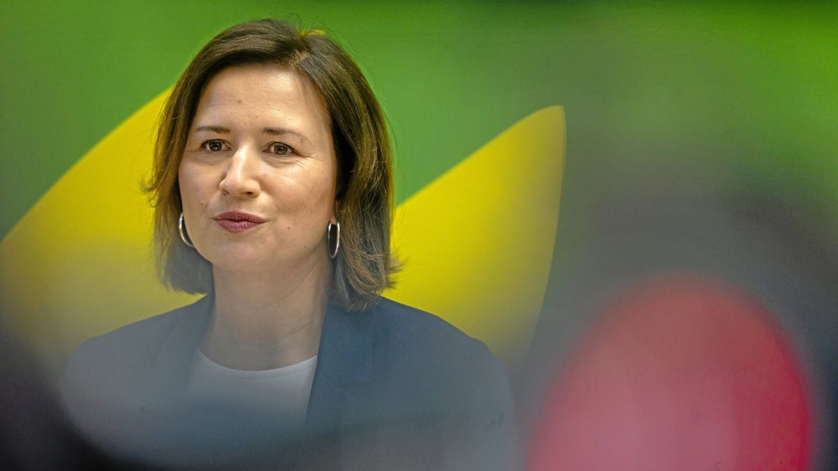 Anja Siegesmund (Grüne), Thüringer Ministerin für Umwelt, Energie und Naturschutz und Thüringens stellvertretende Ministerpräsidentin, erklärt bei einer Pressekonferenz ihren Rücktritt von allen Ämtern zum 31. Januar 2023. 