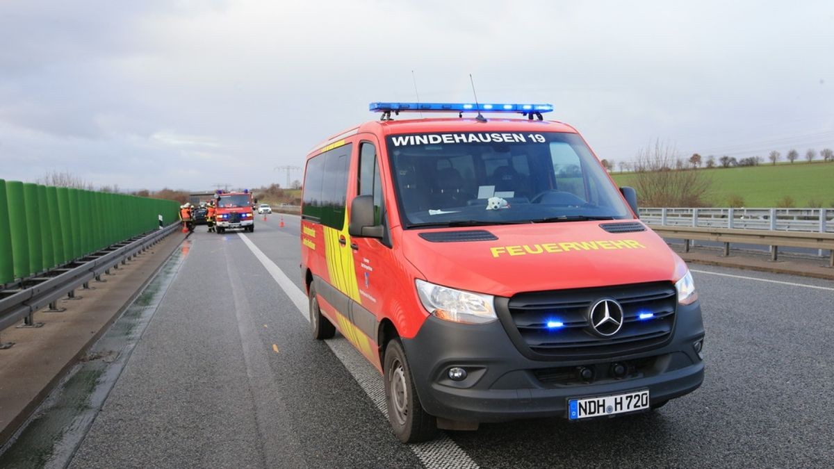 Der Fahrer wurde bei dem Unfall schwer verletzt.