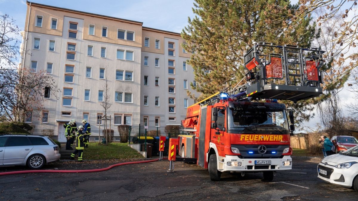 Pünktlich zur Mittagszeit wurden die Berufsfeuerwehr Weimar und die Freiwillige Feuerwehr Weimar-Mitte zu einem vermeintlichen Wohnungsbrand alarmiert.