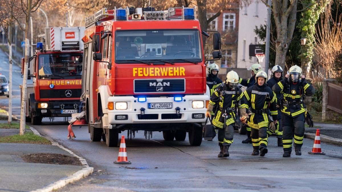 In einer Wohnung waren Rauchwarnmelder zu hören, die anderen Bewohner des Mehrfamilienhauses hatten dieses bereits verlassen.