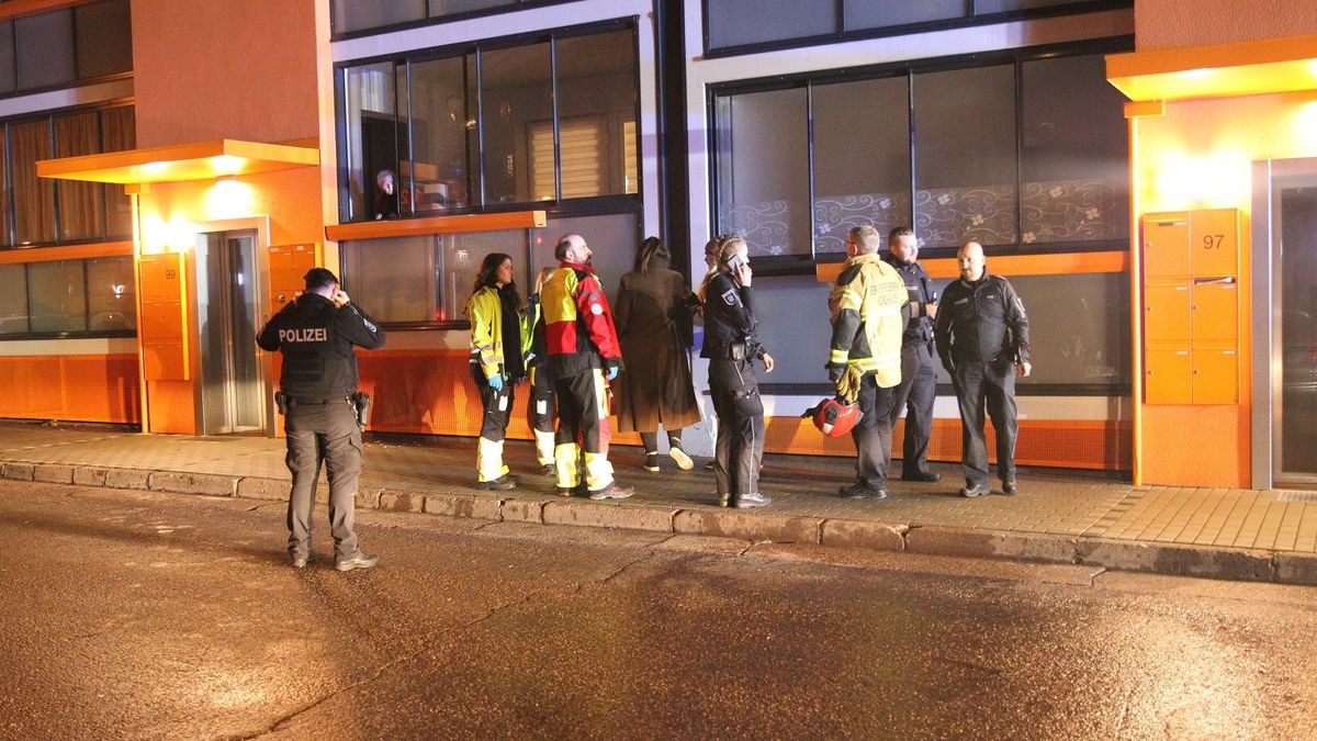 Für die Einsatzkräfte ging es zu einem Wohnblock in der Stolberger Straße in Nordhausen.