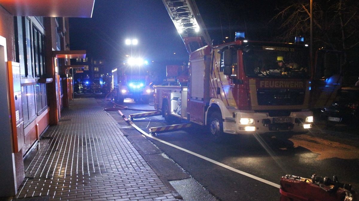 An dieser Stelle brach der Brand aus, welcher sich glücklicherweise auf den Balkon beschränkte und zeitnah gelöscht werden konnte. 