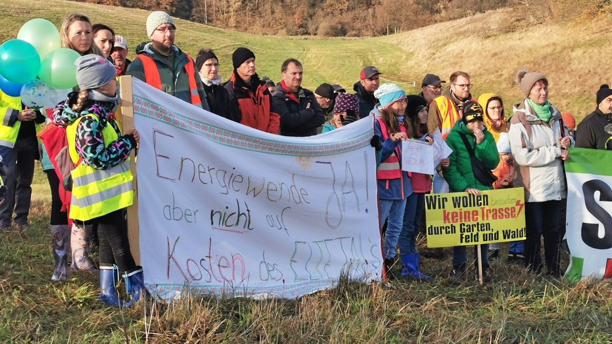 Menschen aus dem Eltetal protestieren 2021 gegen den Südlink-Bau in ihrer Region.