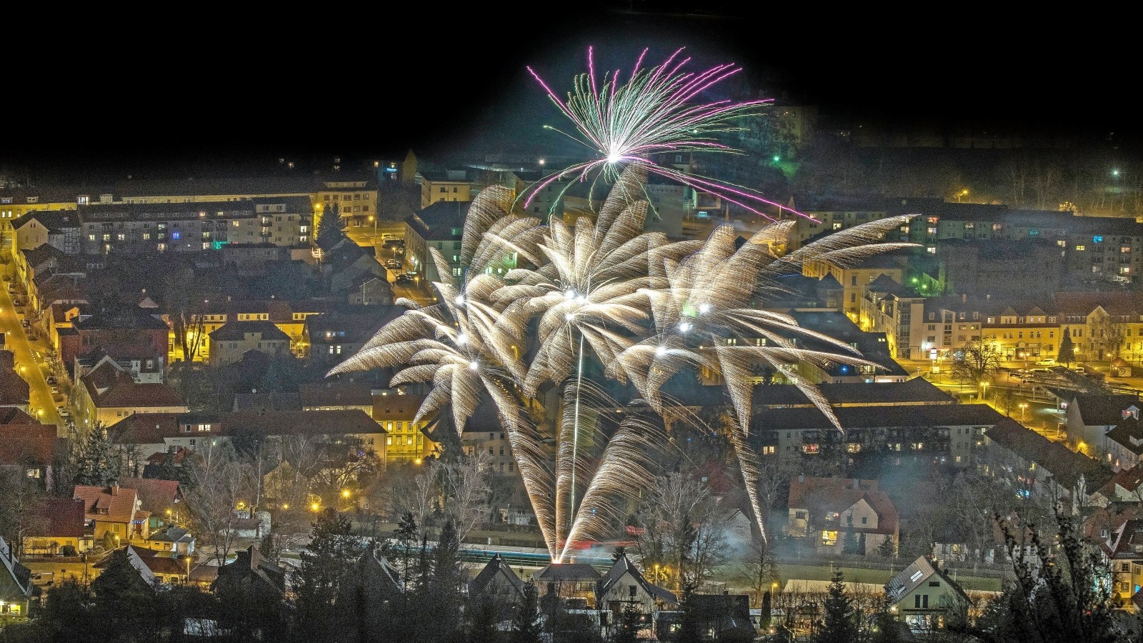 Silvester im Kyffhäuserkreis Fliegen, Party, Feuerwerk und ein Brunch im neuen Jahr
