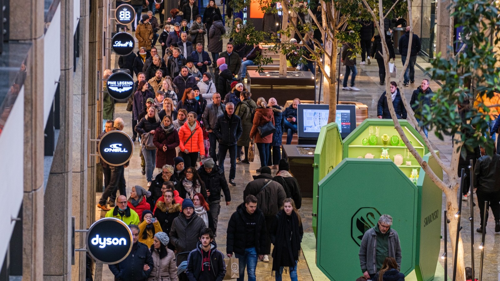 Centro Zwei Läden eröffnen darunter ein Weltunternehmen