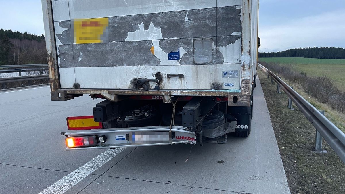 An dem LKW entstand kein großer Schaden. 