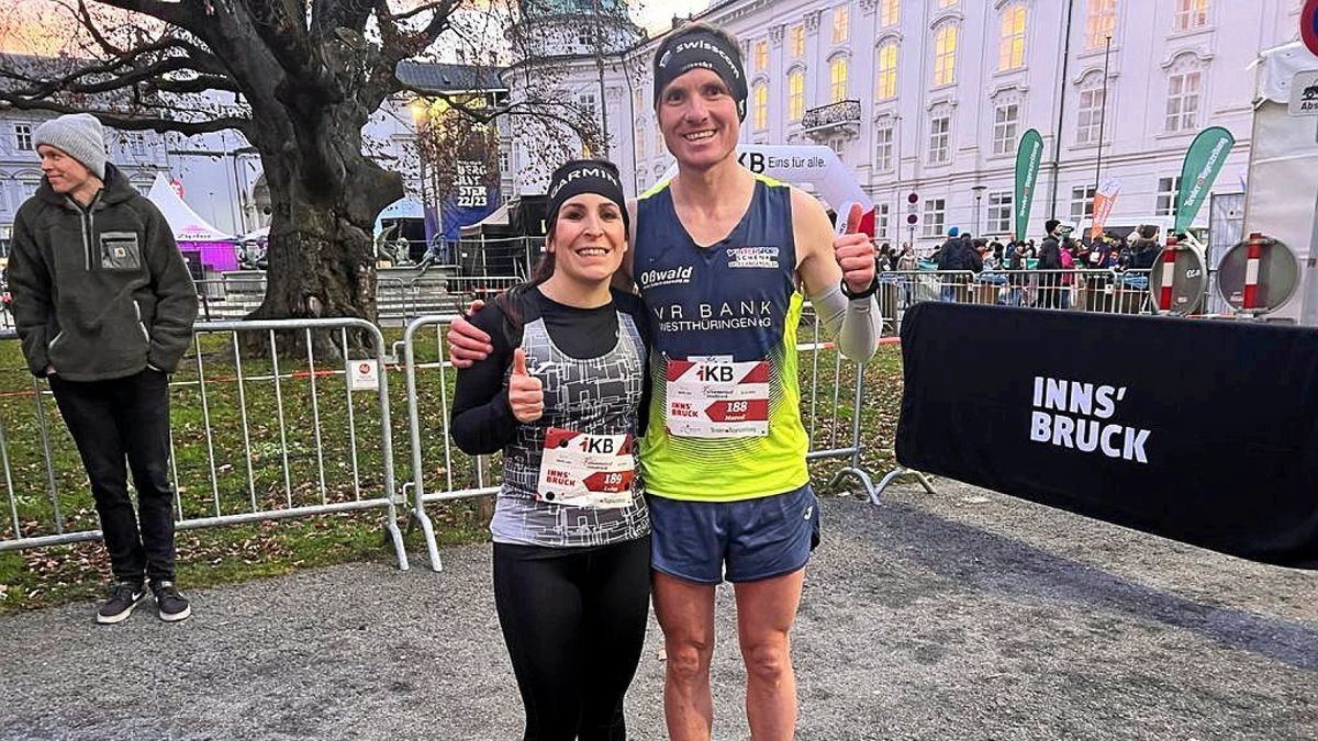 Können nach der ersten Enttäuschung über Platz vier beim Innsbrucker Silvesterlauf schon wieder lachen: Luise und Marcel Krieghoff.