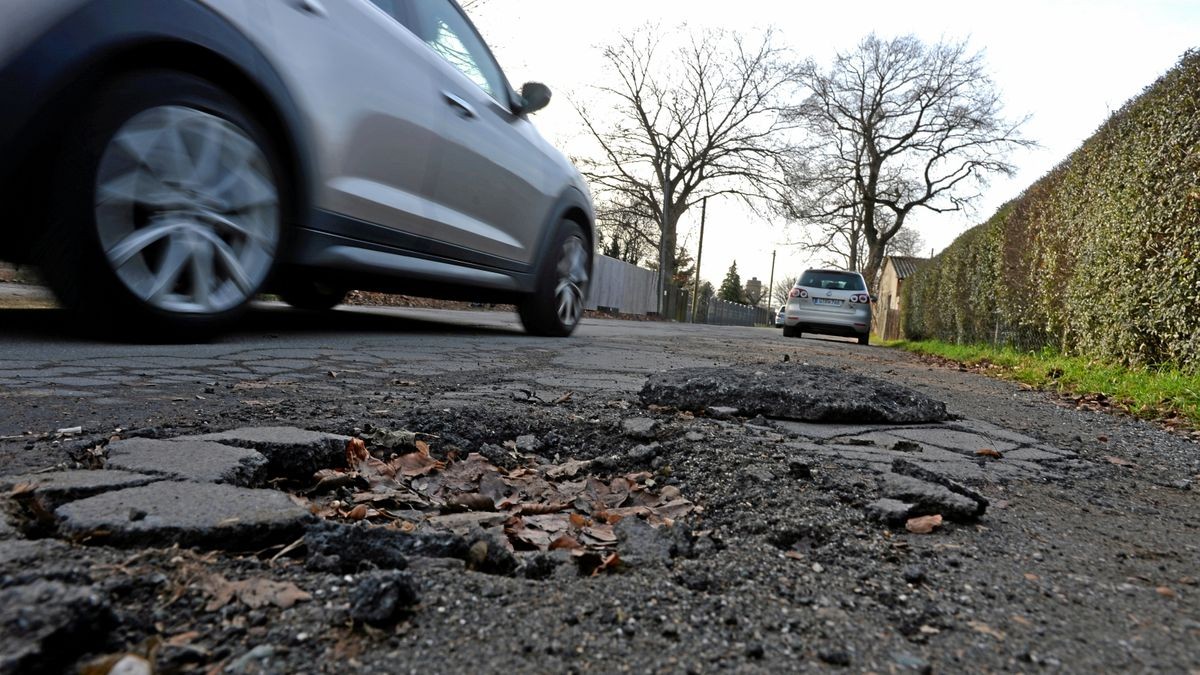 Viele Straßen Thüringens sind voller Schlaglöcher.