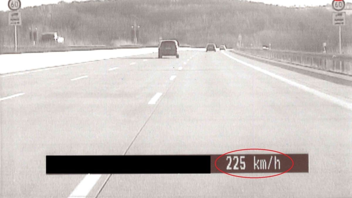 Ein Messfahrzeug der Thüringer Autobahnpolizei zeichnete die Tempovergehen auf. Der Fahrer eines Audi Q7 war deutlich zu schnell unterwegs. 