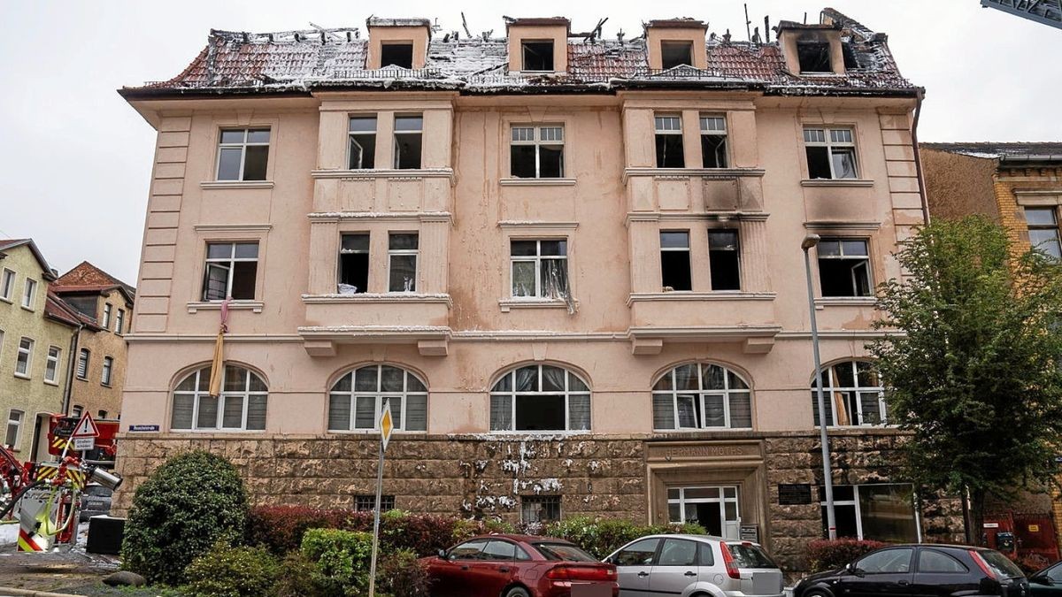 Das Haus in der Reuschelstraße am Morgen nach dem verheerenden Brand.