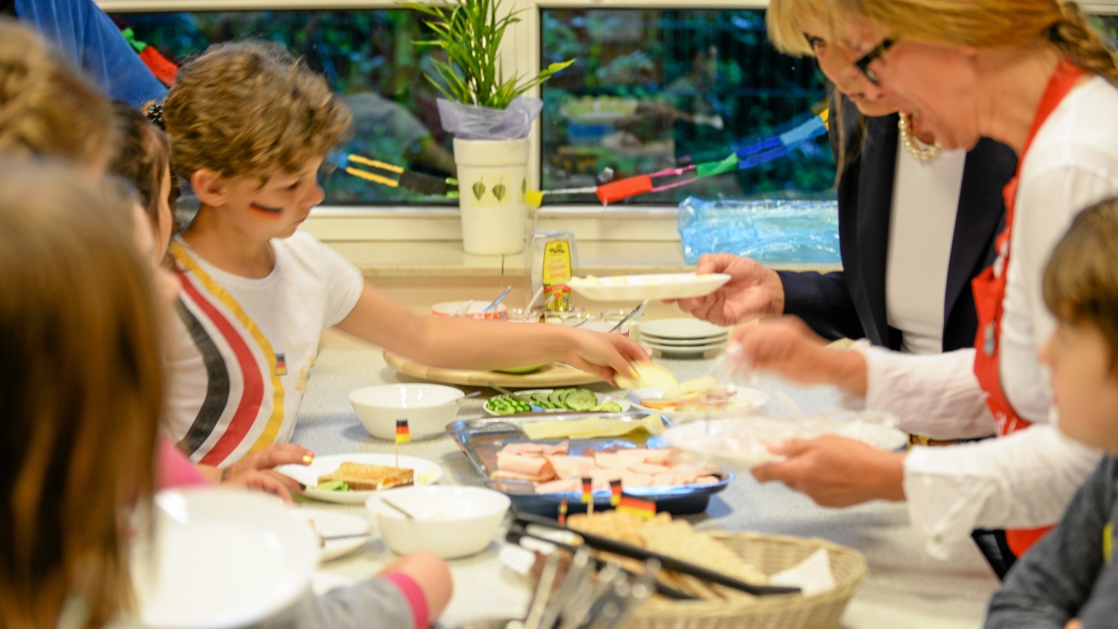Frühstück für hungrige Kinder: Brotzeit sucht Ehrenamtliche