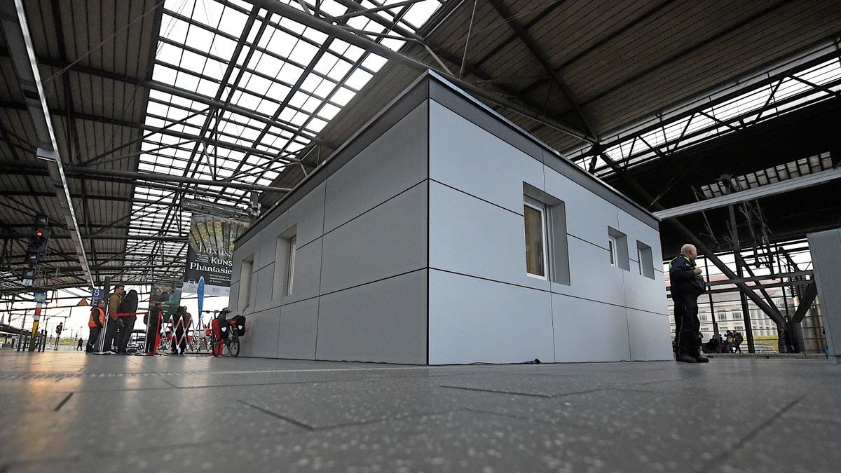 Der Pavillon der Erfurter Bahnhofsmission am Bahnsteig 3-5 bietet einen Ort, an den man sich aufwärmen kann.