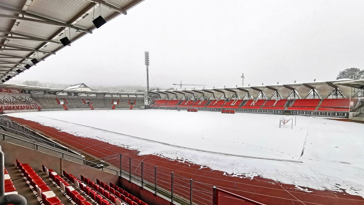 In dieser Woche führt noch der Winter die Regie im Erfurter Steigerwaldstadion. Das RWE-Spiel am Samstag fällt aus.