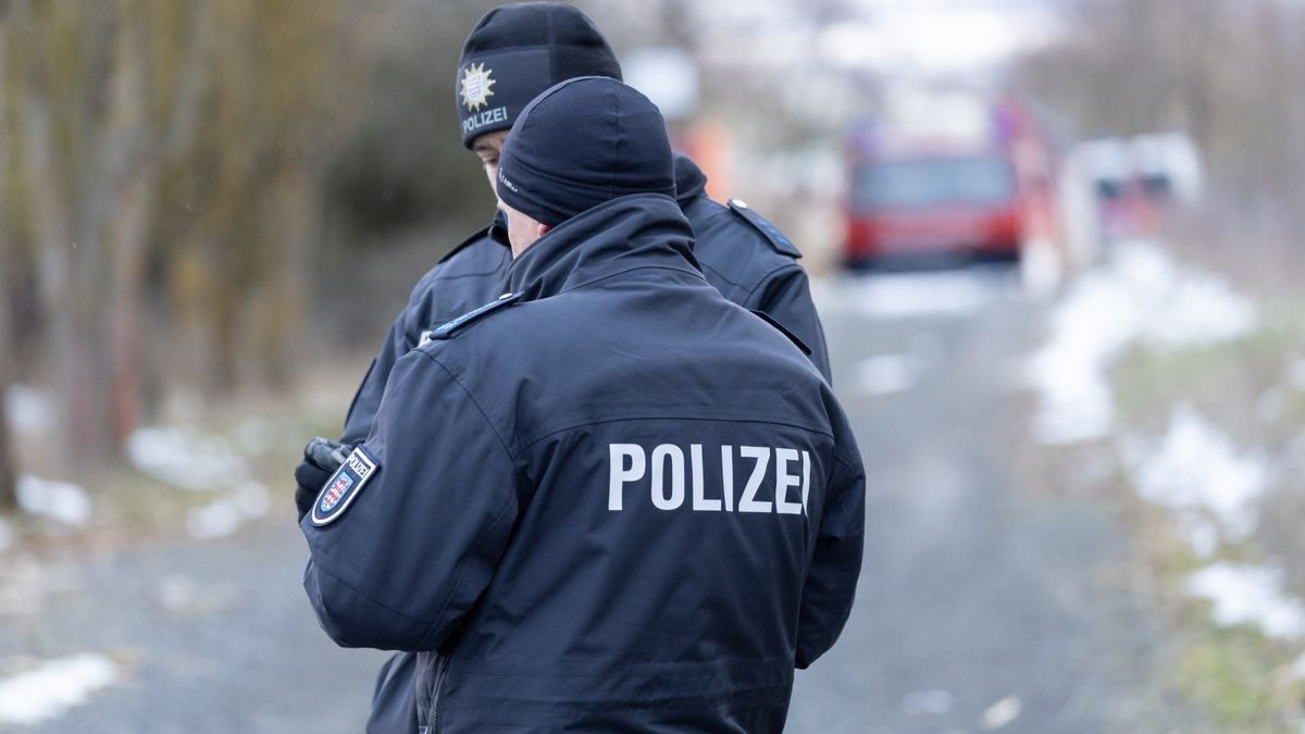 In einem Wasserspeicher im Landkreis Hildburghausen sind zwei Menschen tot aufgefunden worden.