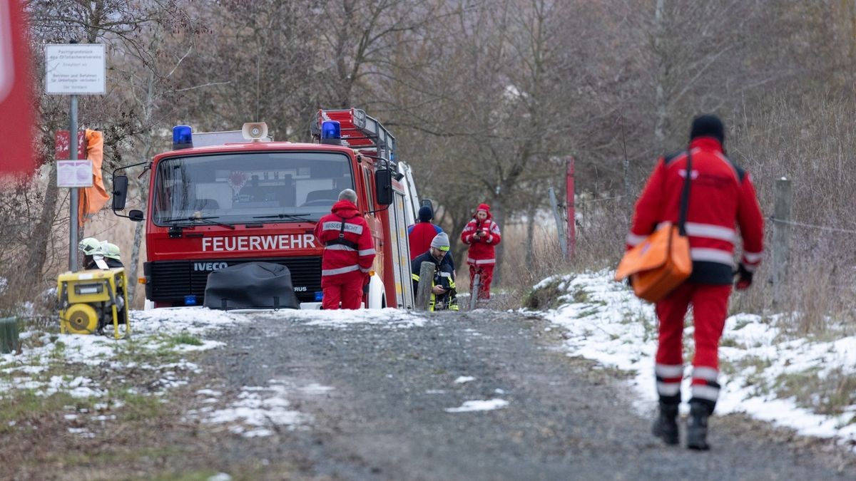 In einem Wasserspeicher im Landkreis Hildburghausen sind zwei Menschen tot aufgefunden worden.