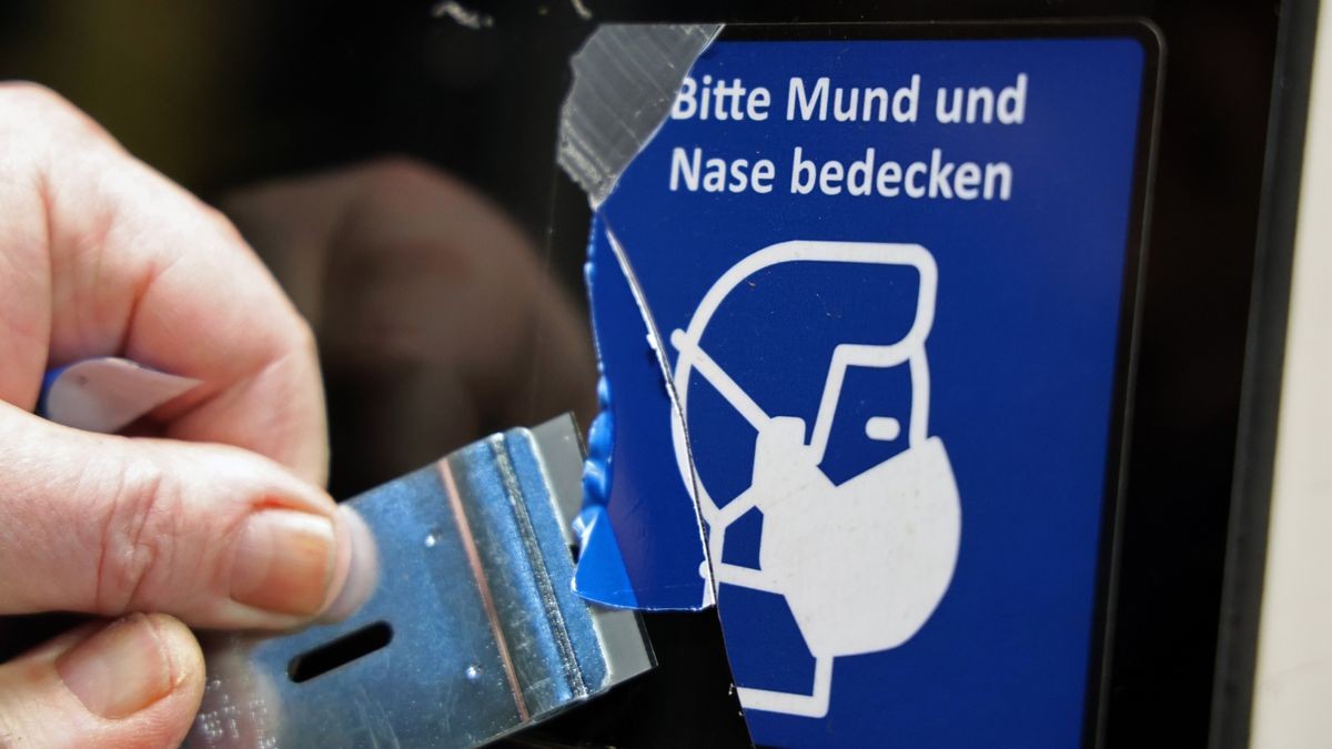 Nach drei Jahren ist es soweit: Im Fern- wie auch im öffentlichen Nahverkehr gilt bundesweit keine Maskenpflicht mehr.