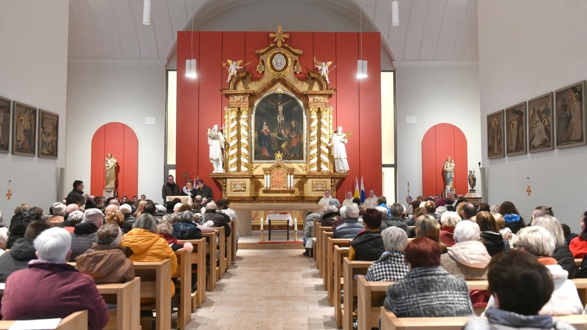 Nach vielen Jahren der Planung, Baubesprechungen, Spendenaufrufen und umfangreichen Arbeiten ist die Kefferhäuser Kirche St. Johannes der Täufer fertig saniert.