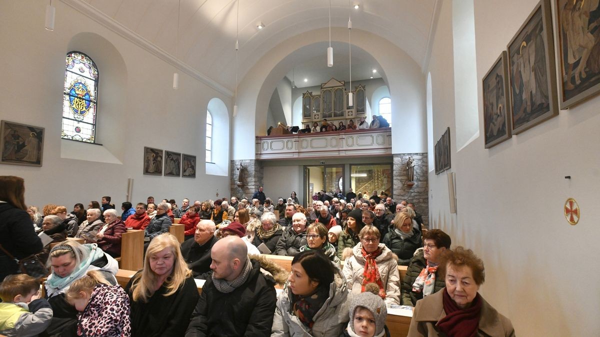 Viele Gemeindeglieder und Gäste waren zu der Messe gekommen.