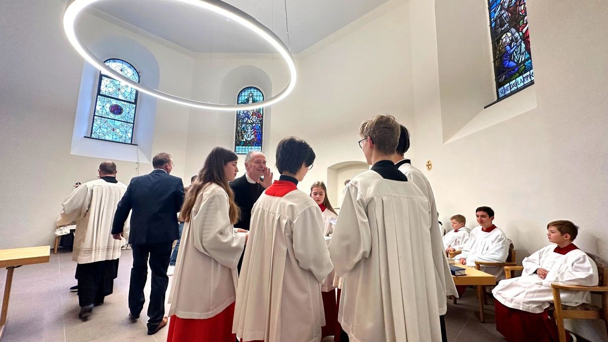 Hinter dem Altar befindet sich jetzt der neue Gemeinderaum.