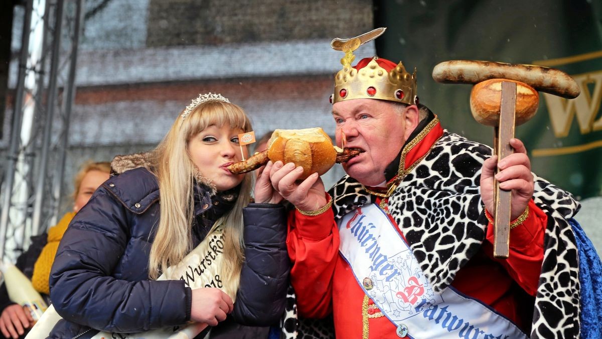 Meistens sind etwa 14 verschiedenen Anbietern am Grill dabei. Viele Gäste warten zu Beginn des Fest vor allem auf den 