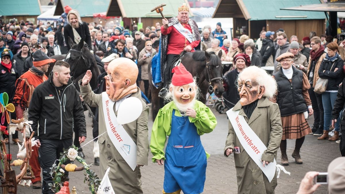 Bratwurstspektakel Rostkultur auf dem Erfurter Domplatz 2016: Die Ankunft des Bratwurstkönigs Gerhard Herbst und Thüringer Wurstkönigin Jenny Hermani