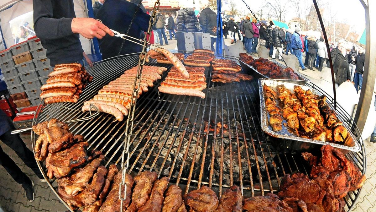 Würste, wohin das Auge reicht: 2017 wie auch sonst konnte sich kein Gast über einen hungrigen Magen beklagen.