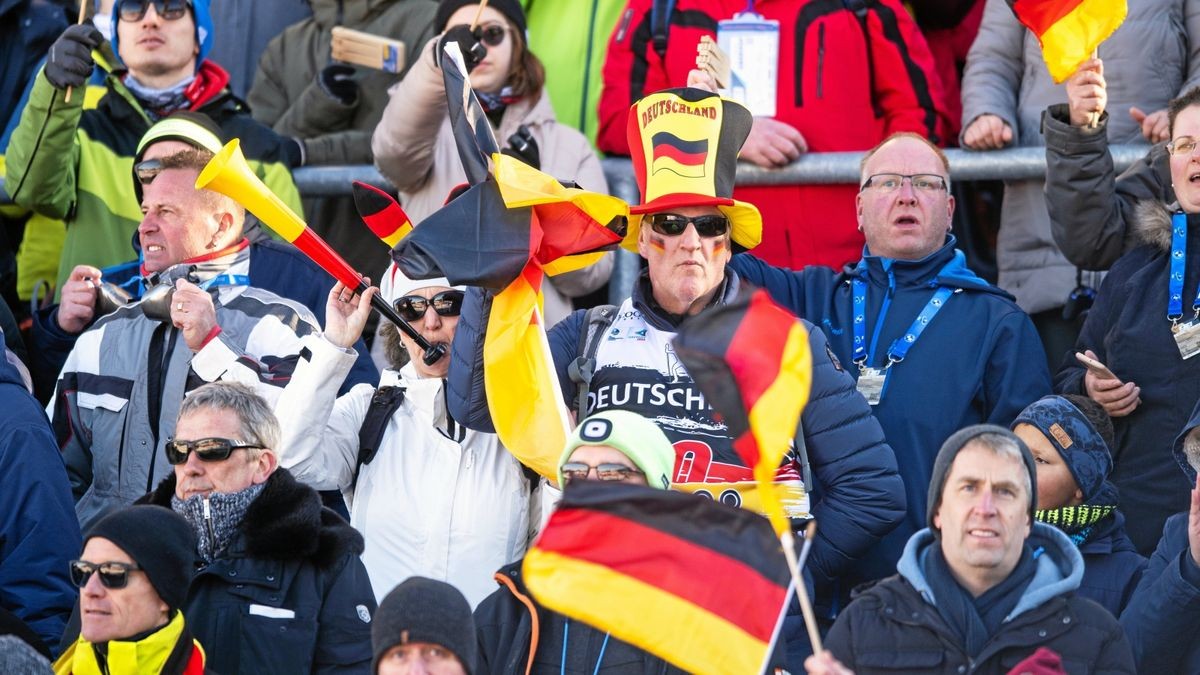 Biathlon-Fans sind echte Stimmungsmacher.