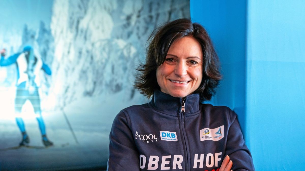 Andrea Henkel-Burke im Zelt eines Biathlon-Sponsors, für den sie während der WM die VIP-Gäste betreut. 