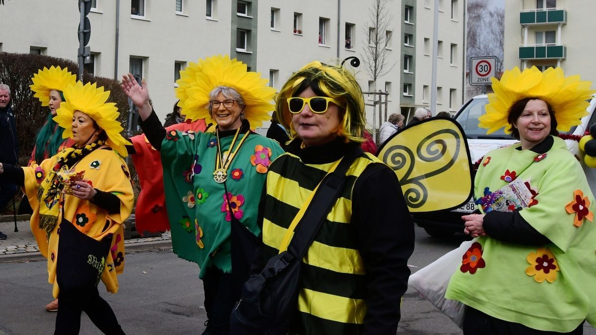 Zum Abschluss fand ein buntes Programm statt. Mit dabei waren die Karnevalsvereine Narrhalla Arnstadt, der AKC, HCV, ICV, PKC und einige Laufgruppen.