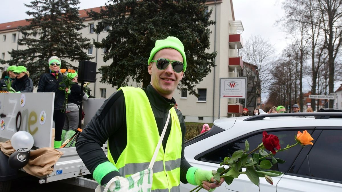 Zum Abschluss fand ein buntes Programm statt. Mit dabei waren die Karnevalsvereine Narrhalla Arnstadt, der AKC, HCV, ICV, PKC und einige Laufgruppen.