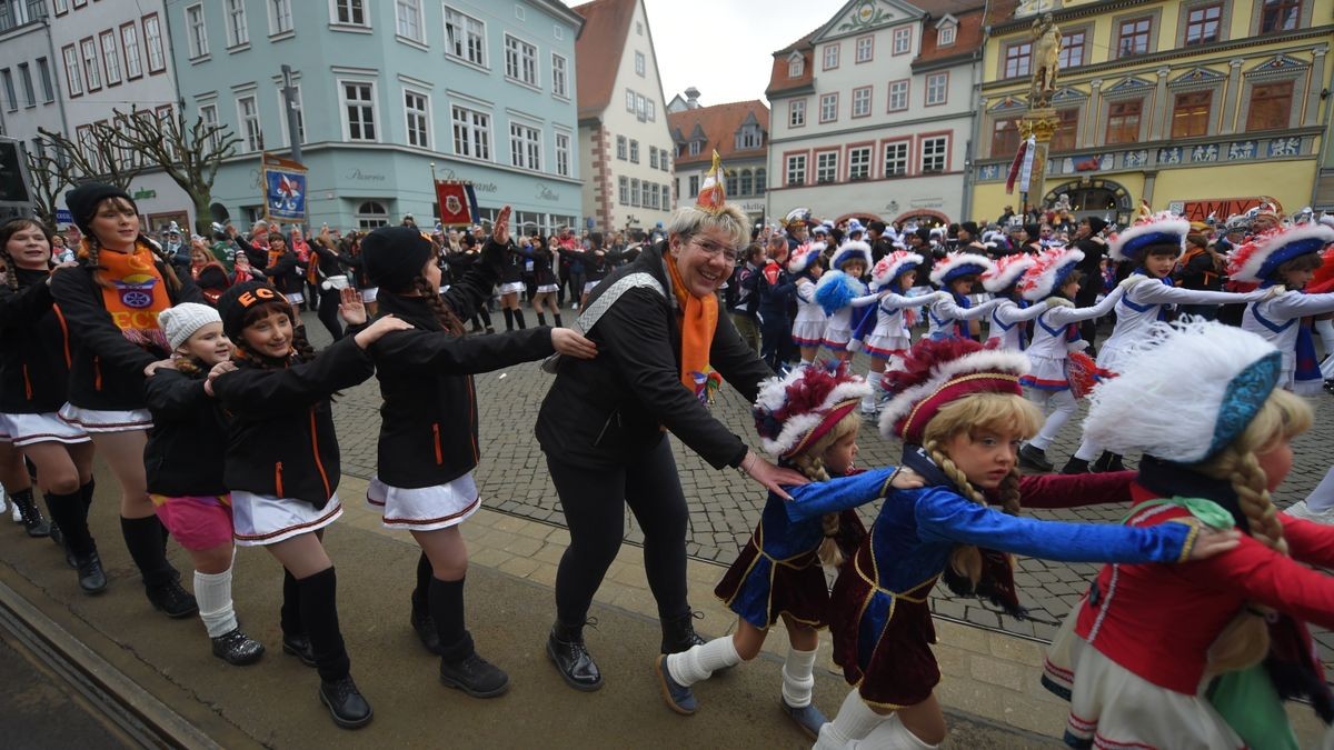 Das Erfurter Prinzenpaar Tina I. und Daniel II. sind jetzt Inhaber des Rathausschlüssel und führen bis Aschermittwoch die Amtsgeschäfte.