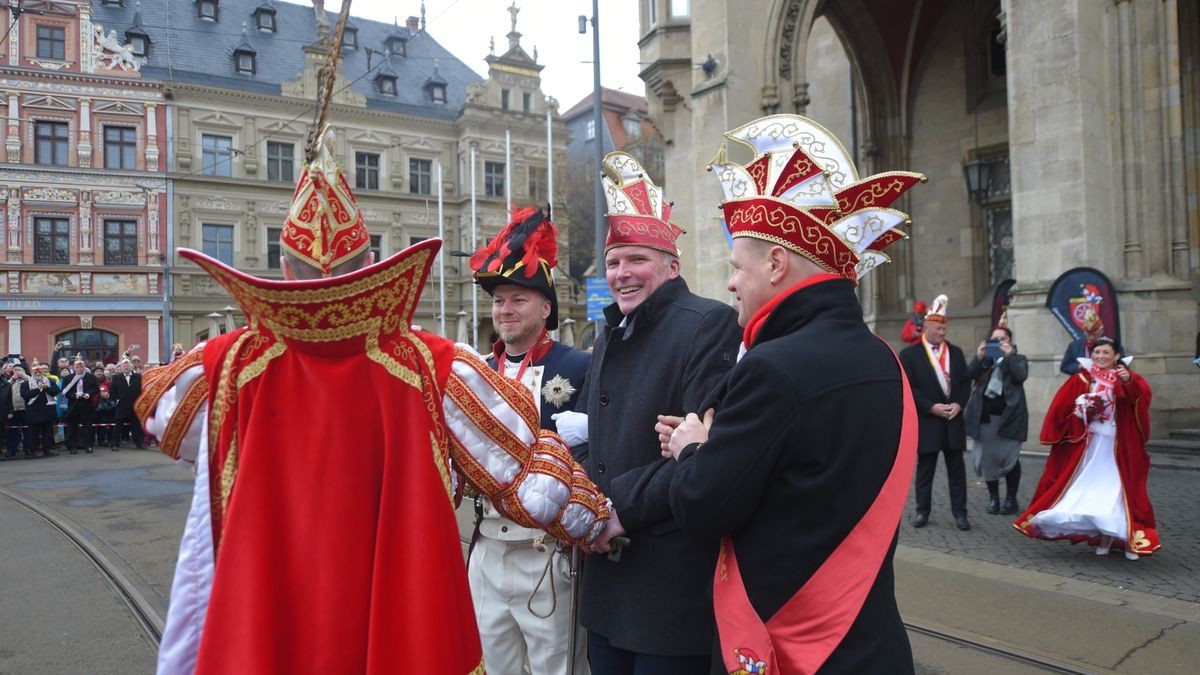 Das Erfurter Prinzenpaar Tina I. und Daniel II. sind jetzt Inhaber des Rathausschlüssel und führen bis Aschermittwoch die Amtsgeschäfte.