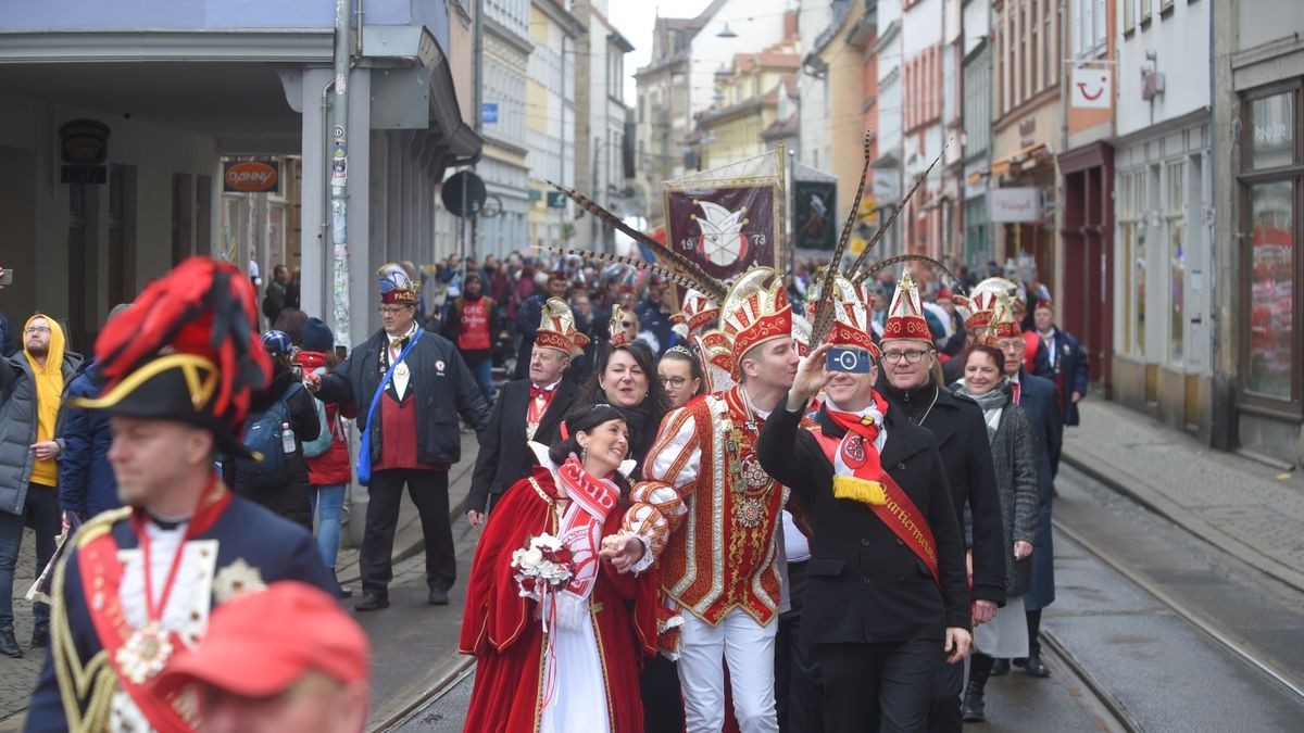 Das Erfurter Prinzenpaar Tina I. und Daniel II. sind jetzt Inhaber des Rathausschlüssel und führen bis Aschermittwoch die Amtsgeschäfte.