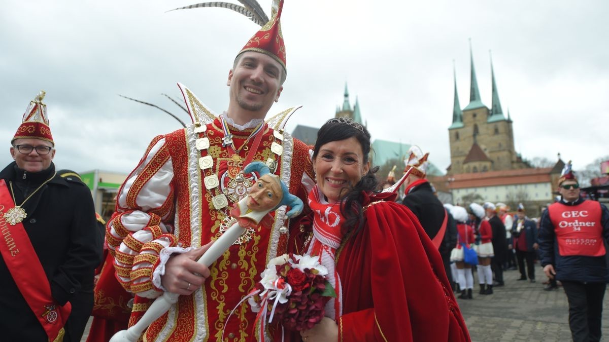 Das Erfurter Prinzenpaar Tina I. und Daniel II. sind jetzt Inhaber des Rathausschlüssel und führen bis Aschermittwoch die Amtsgeschäfte.