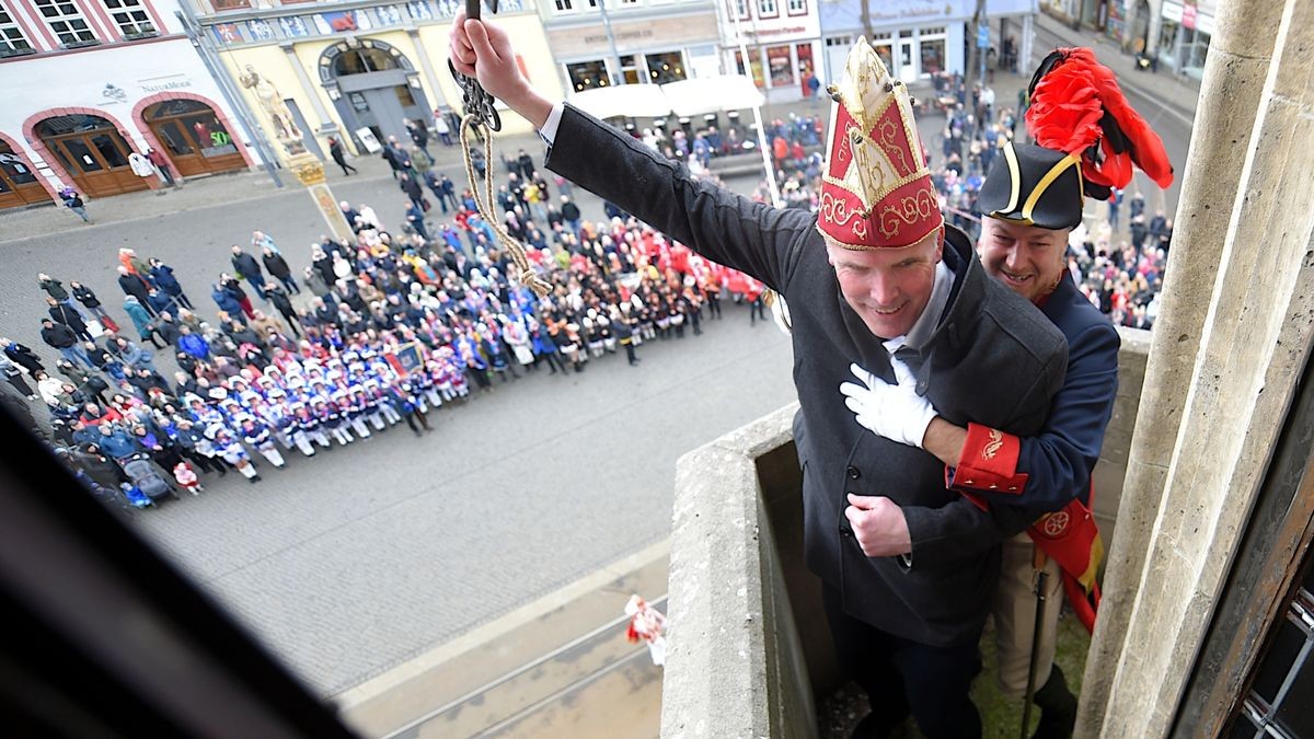 Das Erfurter Prinzenpaar Tina I. und Daniel II. sind jetzt Inhaber des Rathausschlüssel und führen bis Aschermittwoch die Amtsgeschäfte.