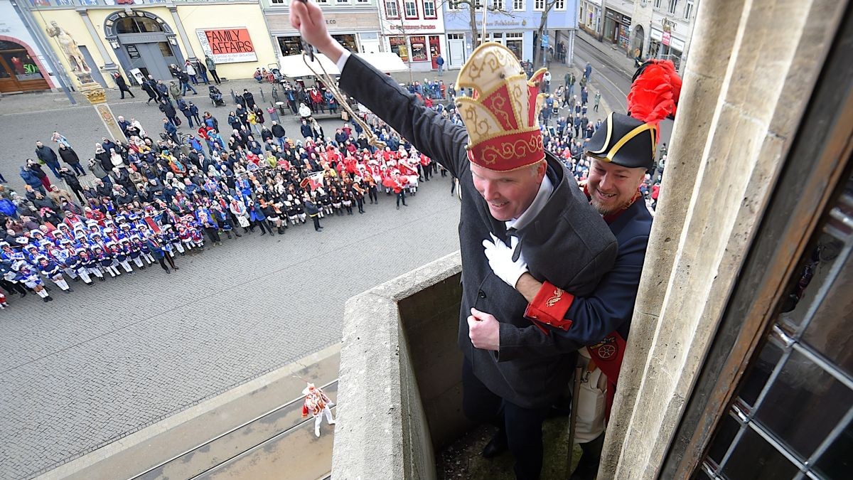 Das Erfurter Prinzenpaar Tina I. und Daniel II. sind jetzt Inhaber des Rathausschlüssel und führen bis Aschermittwoch die Amtsgeschäfte.