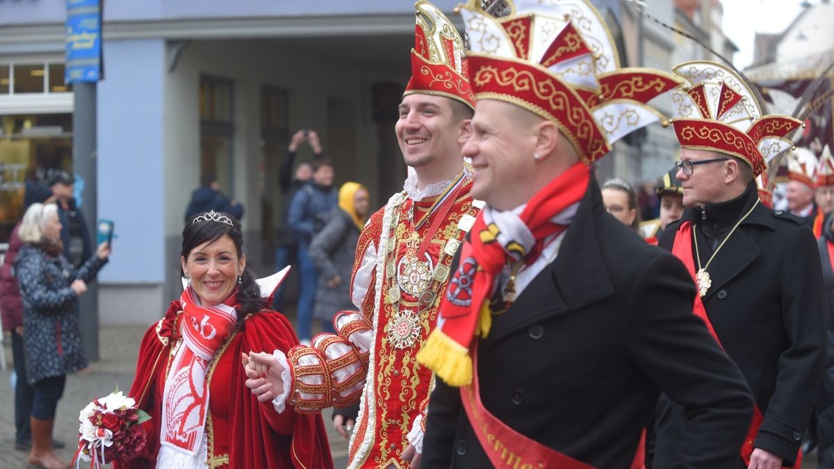 Das Erfurter Prinzenpaar Tina I. und Daniel II. sind jetzt Inhaber des Rathausschlüssel und führen bis Aschermittwoch die Amtsgeschäfte.