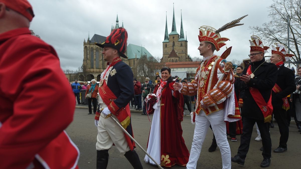 Das Erfurter Prinzenpaar Tina I. und Daniel II. sind jetzt Inhaber des Rathausschlüssel und führen bis Aschermittwoch die Amtsgeschäfte.