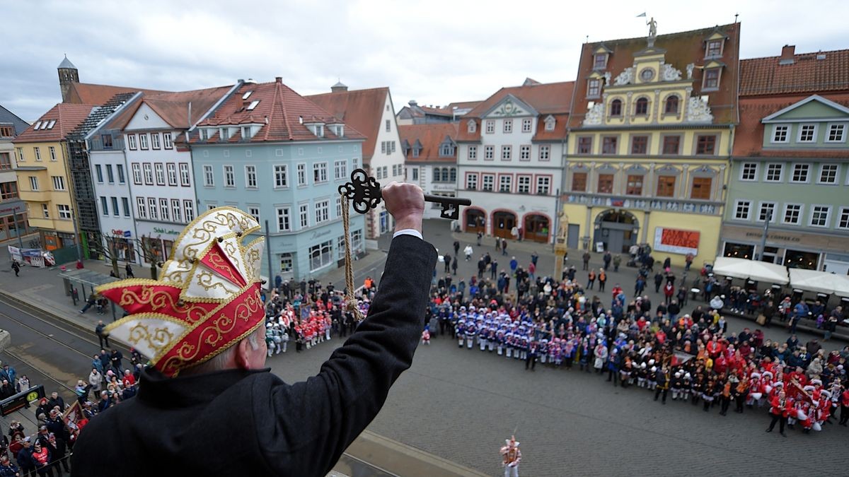 Das Erfurter Prinzenpaar Tina I. und Daniel II. sind jetzt Inhaber des Rathausschlüssel und führen bis Aschermittwoch die Amtsgeschäfte.