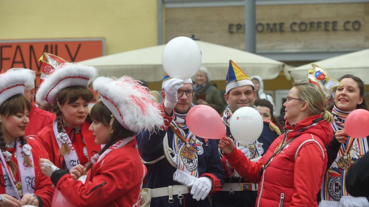 Das Erfurter Prinzenpaar Tina I. und Daniel II. sind jetzt Inhaber des Rathausschlüssel und führen bis Aschermittwoch die Amtsgeschäfte.