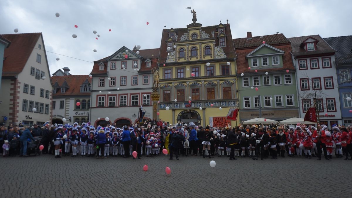 Das Erfurter Prinzenpaar Tina I. und Daniel II. sind jetzt Inhaber des Rathausschlüssel und führen bis Aschermittwoch die Amtsgeschäfte.