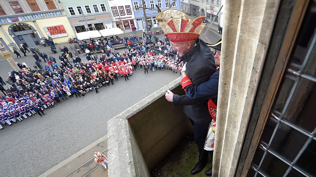 Das Erfurter Prinzenpaar Tina I. und Daniel II. sind jetzt Inhaber des Rathausschlüssel und führen bis Aschermittwoch die Amtsgeschäfte.