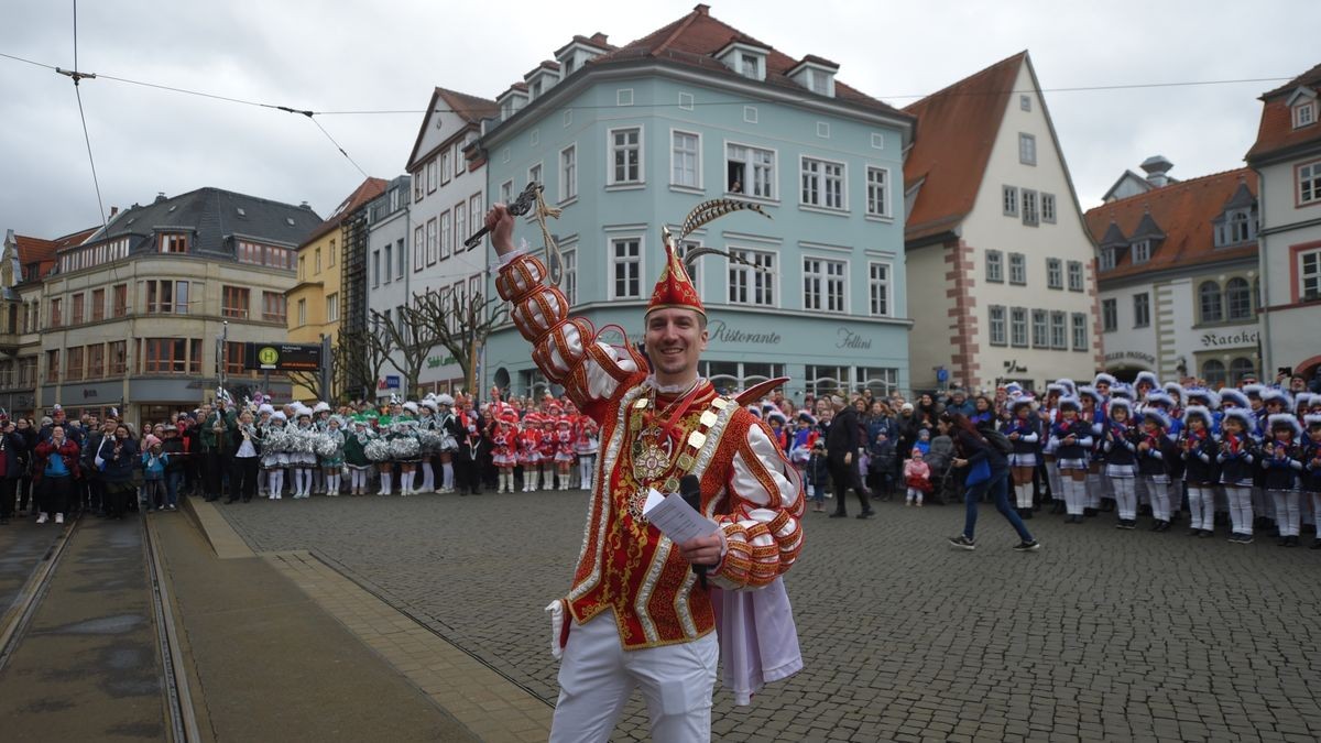 Das Erfurter Prinzenpaar Tina I. und Daniel II. sind jetzt Inhaber des Rathausschlüssel und führen bis Aschermittwoch die Amtsgeschäfte.