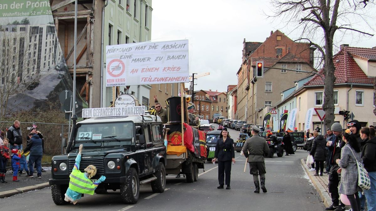 65 Bilder gehörten zum diesjährigen Faschingsumzug in Apolda.