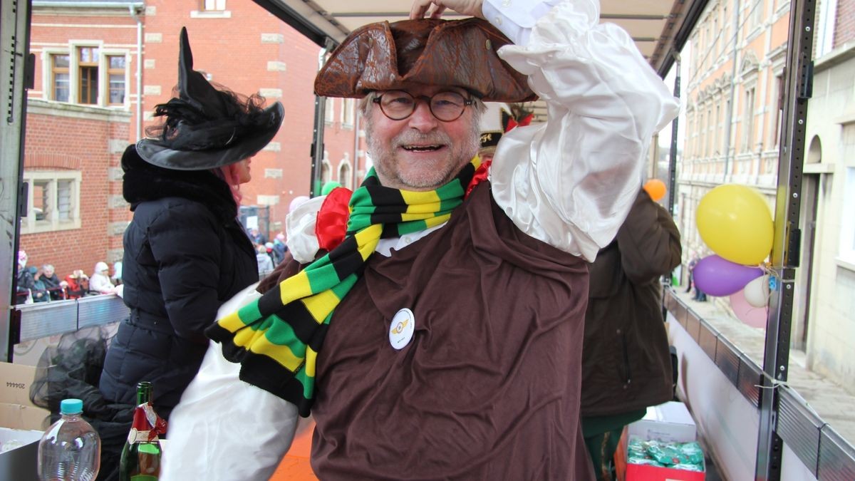 Bundestagsabgeordneter Holger Becker (SPD) nahm als Pirat am Umzug teil.