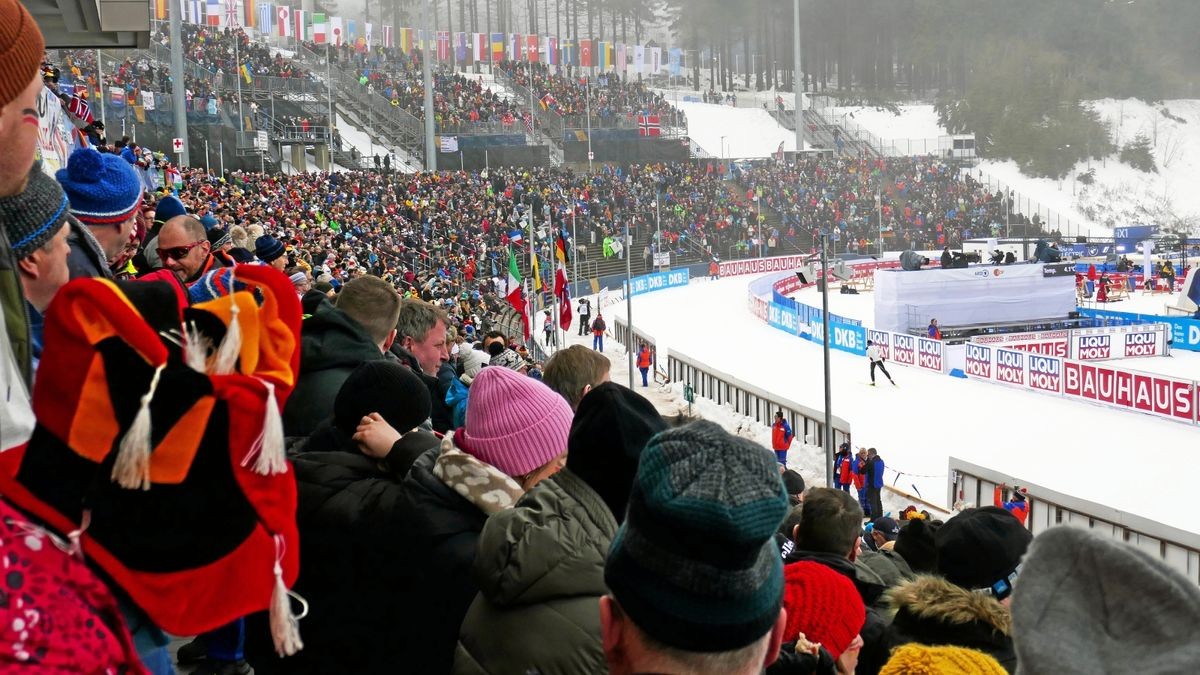 Volles Haus gab es bei der der Biathlon-Weltmeisterschaft in der Arena am Rennsteig in Oberhof. 