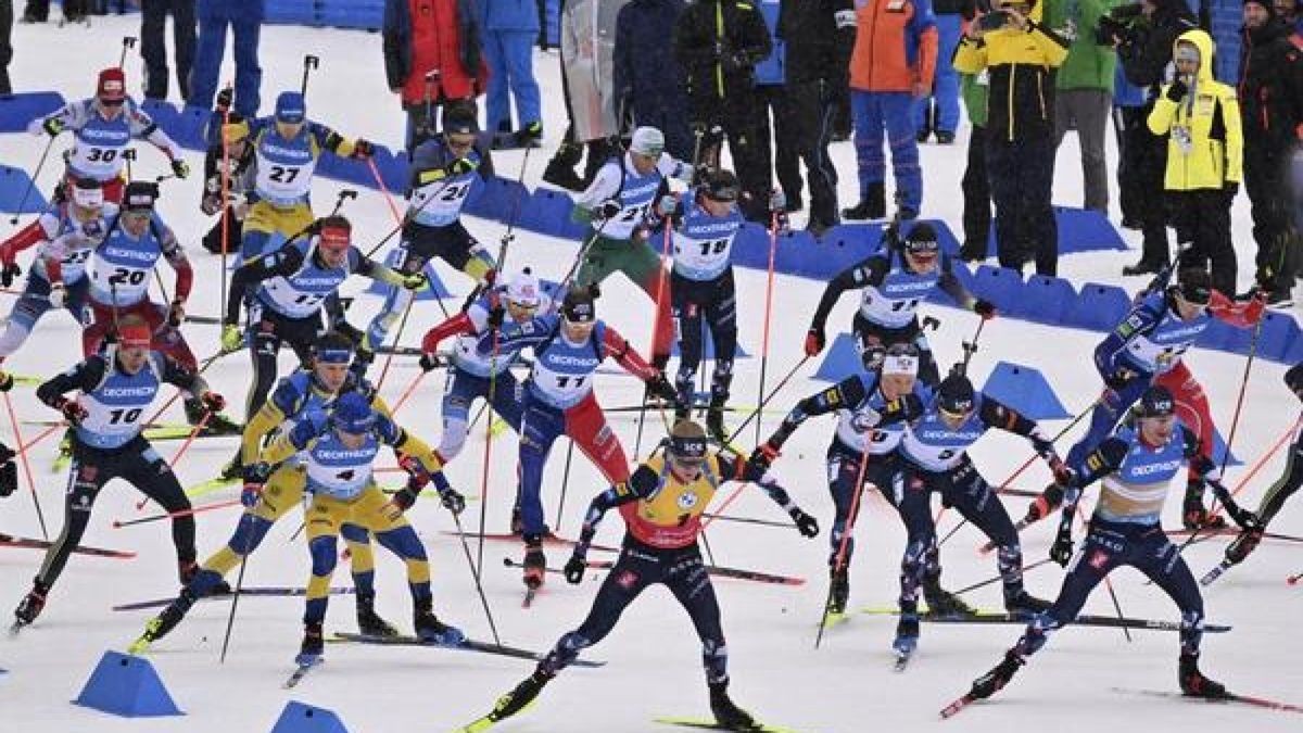 Die Biathleten starten in der Lotto Thüringen Arena am Rennsteig.