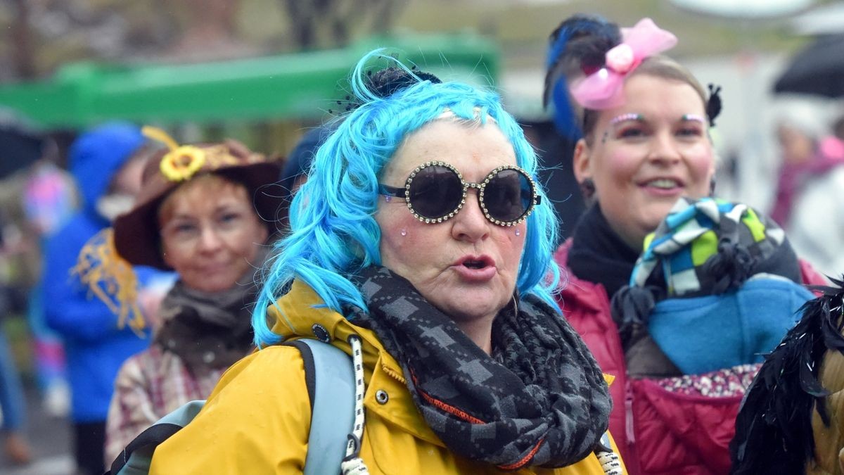 Mit einer großen Party wird am Sonntag auf dem Erfurter Domplatz Karneval gefeiert.